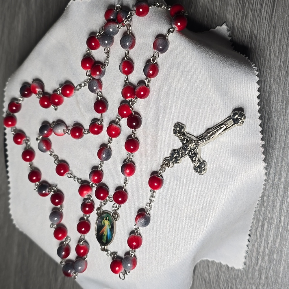 Chic Red and Gray Beaded Necklace